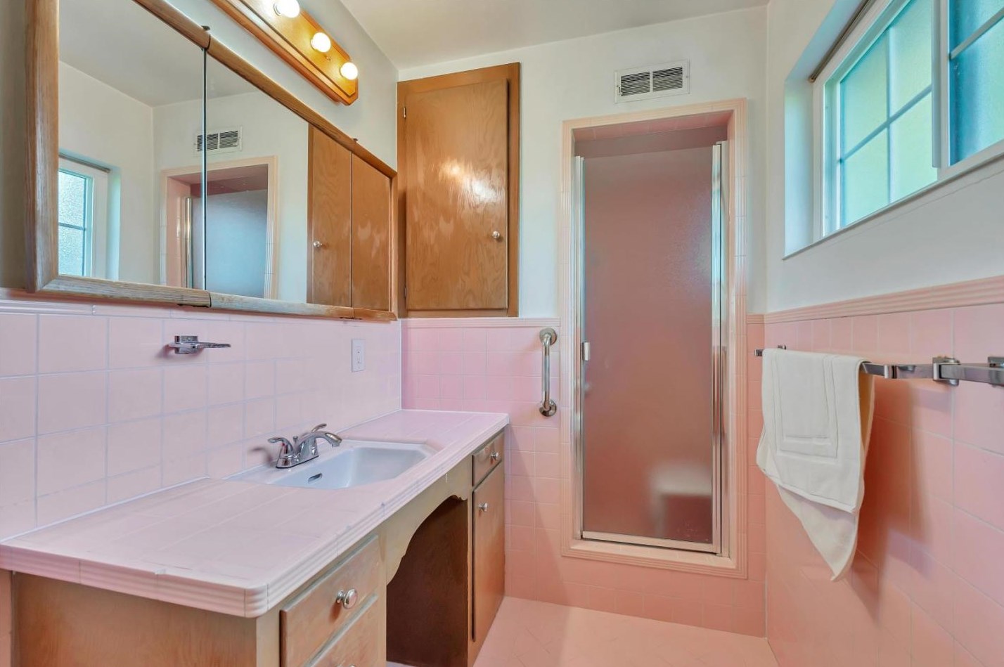 1781 Santa Cruz Ave, Menlo Park CA 94025-6136 exterior