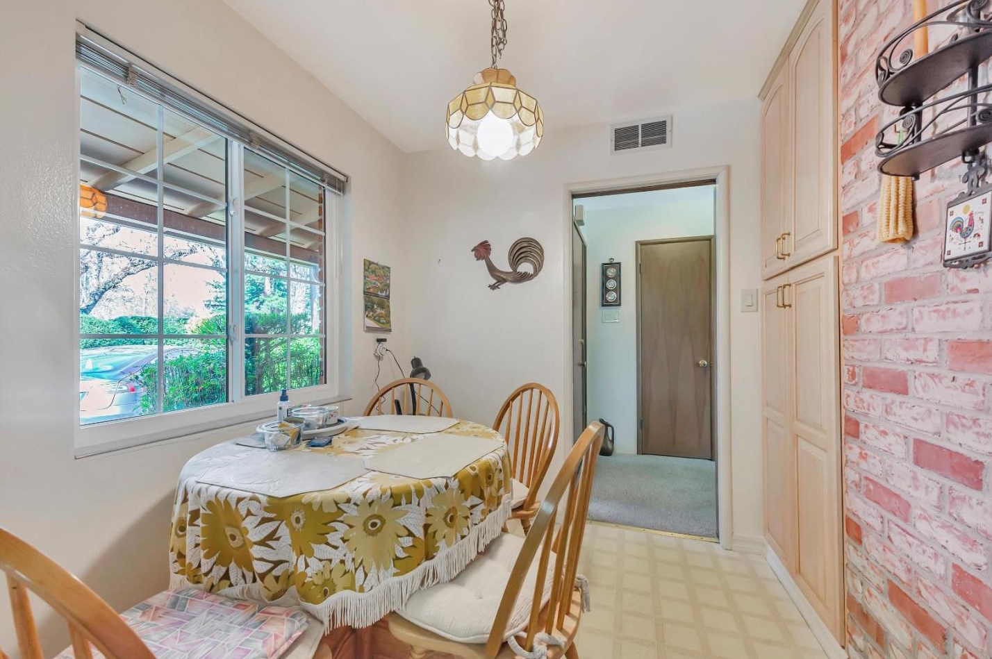 1781 Santa Cruz Ave, Menlo Park CA 94025-6136 exterior