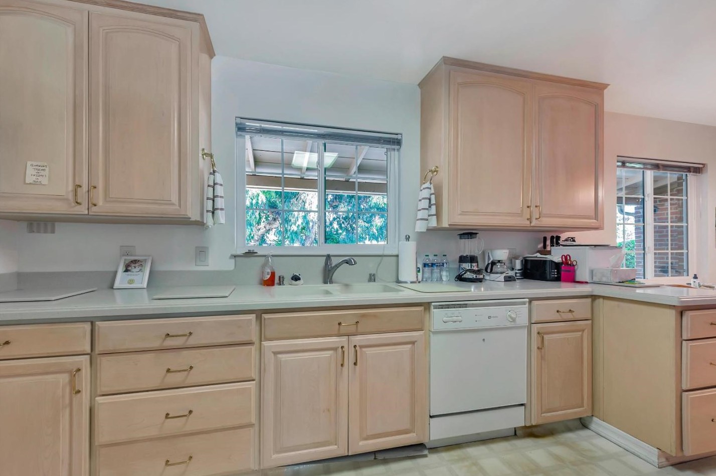 1781 Santa Cruz Ave, Menlo Park CA 94025-6136 exterior