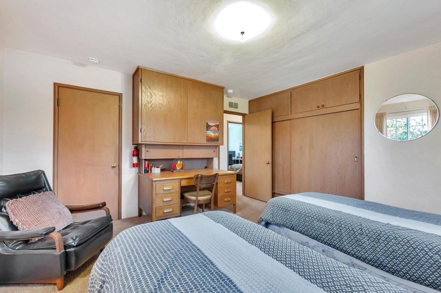 1781 Santa Cruz Ave, Menlo Park CA 94025-6136 exterior