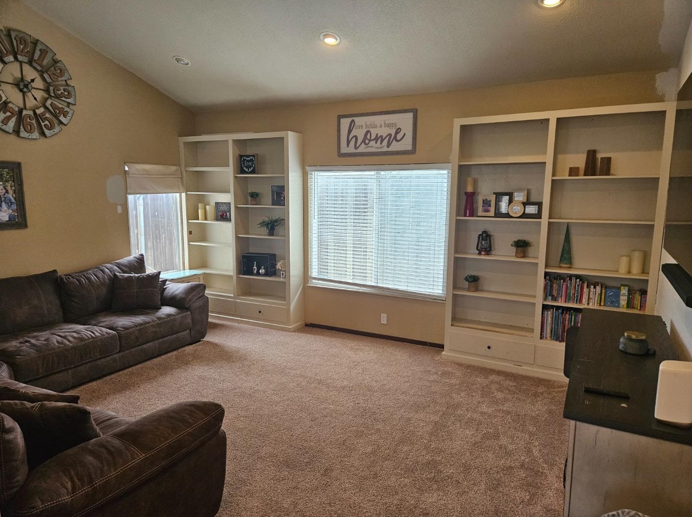 1051 Greenwood Pl, Salinas CA  93901-1813 exterior