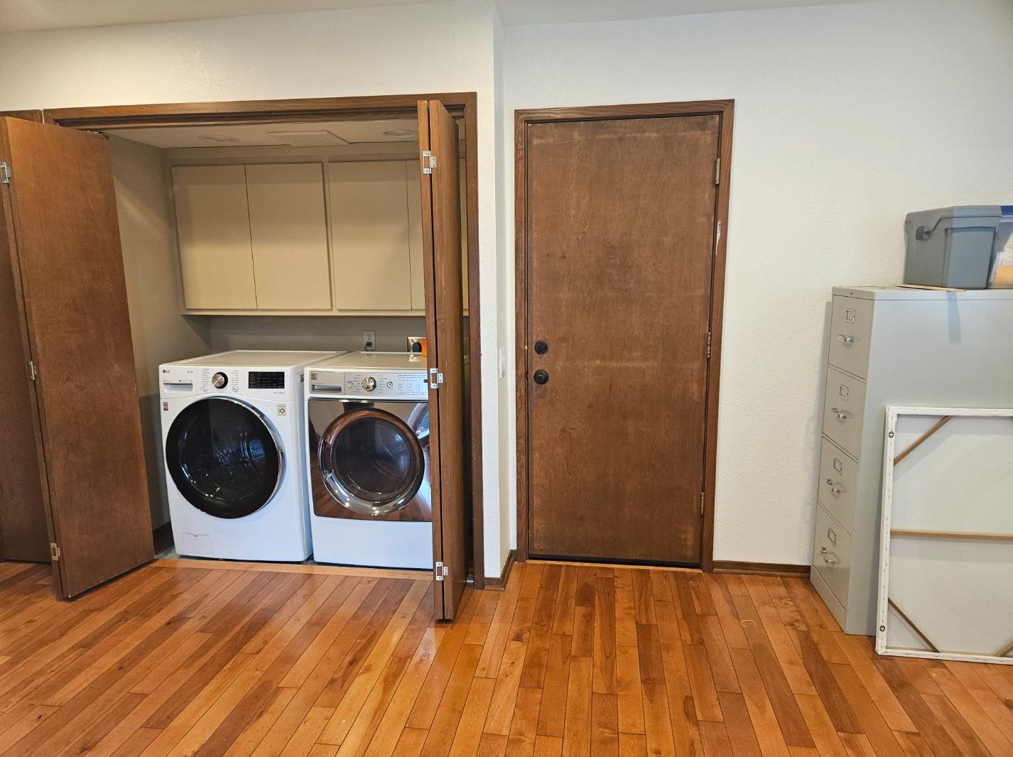 1051 Greenwood Pl, Salinas CA  93901-1813 exterior