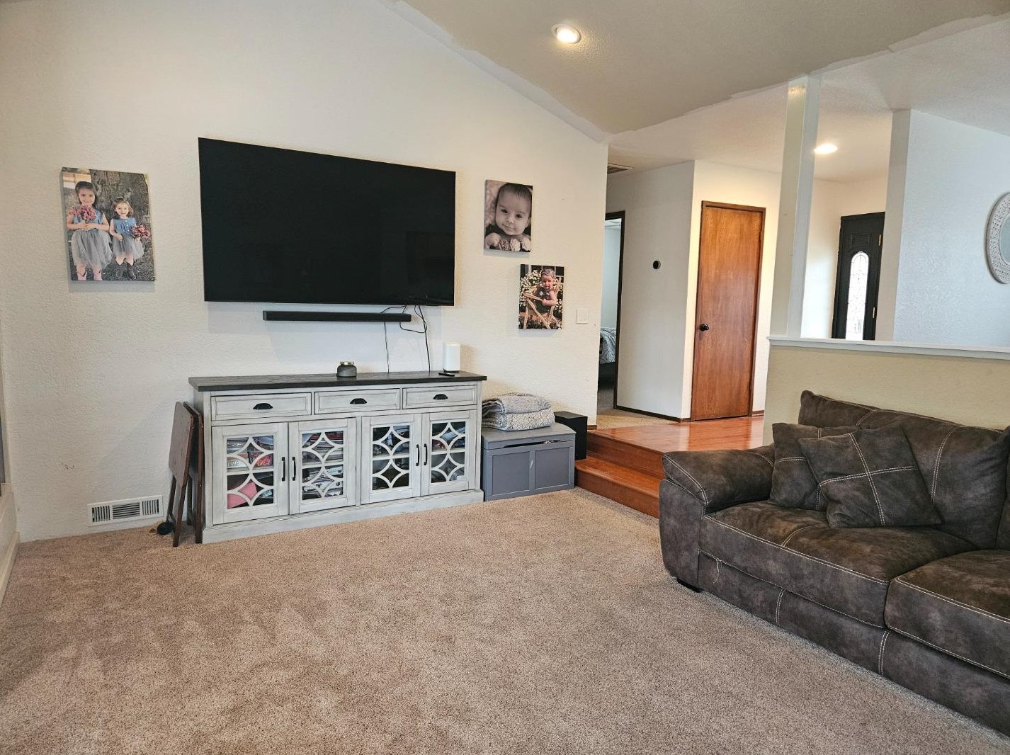 1051 Greenwood Pl, Salinas CA  93901-1813 exterior