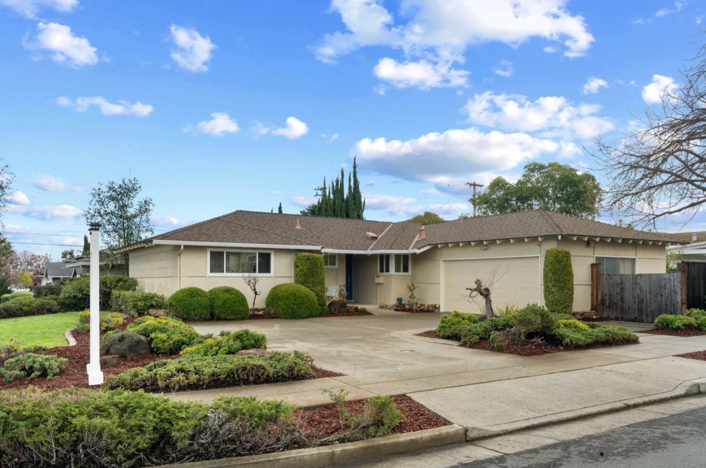 10470 Westacres Dr, Cupertino, CA 95014