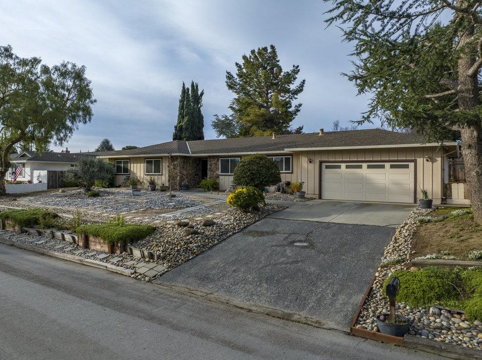 140 Rays Cir, Hollister, CA 95023-6372