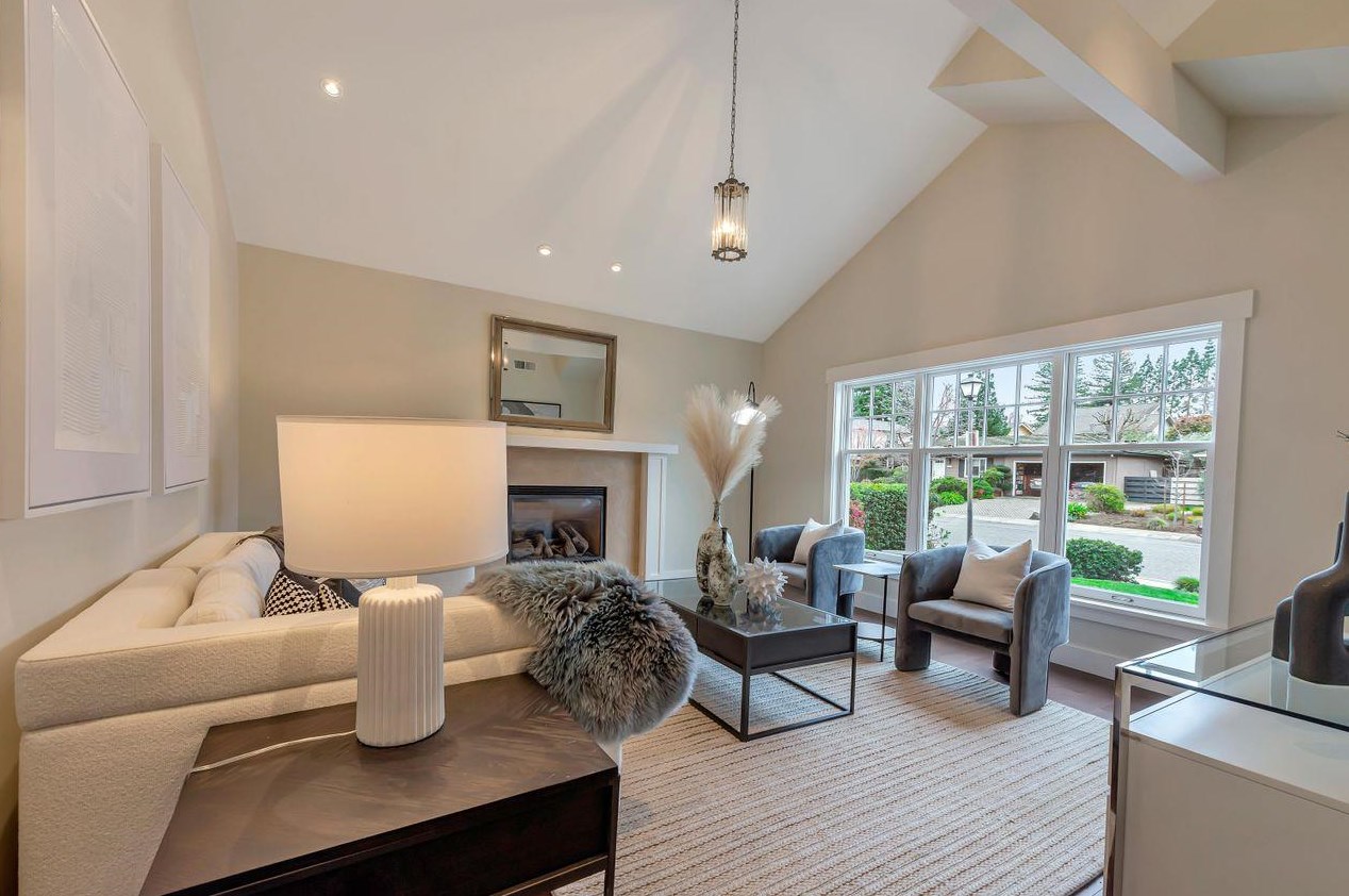 4151 Hubbartt Dr, Palo Alto, CA 94306-3834