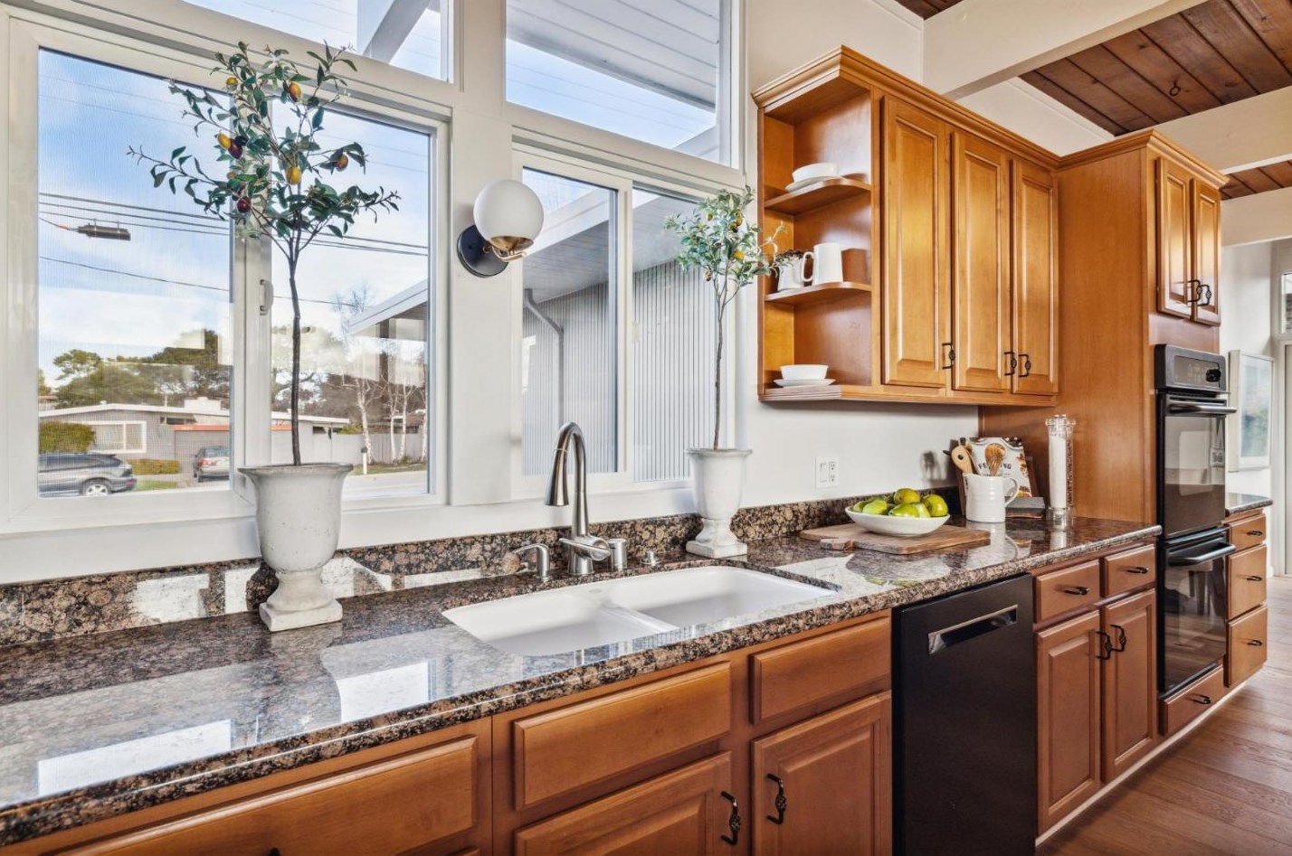 1636 Lexington Ave, San Mateo CA  94402-3836 exterior