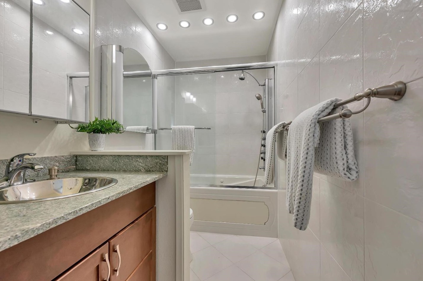 875 Erickson Ln, San Mateo CA  94404-2912 exterior