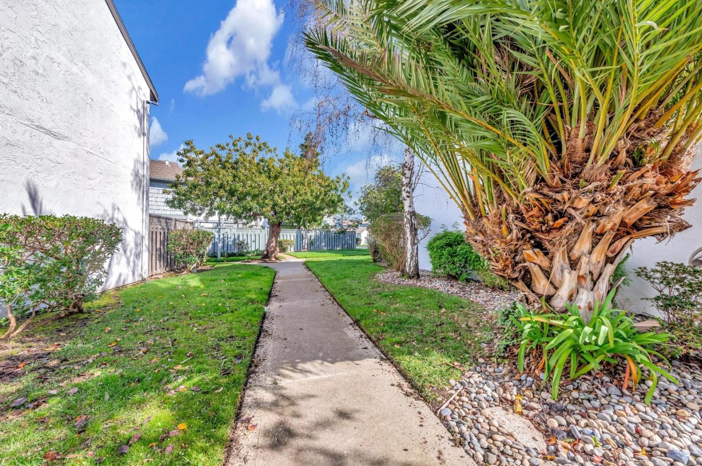 875 Erickson Ln, San Mateo CA  94404-2912 exterior