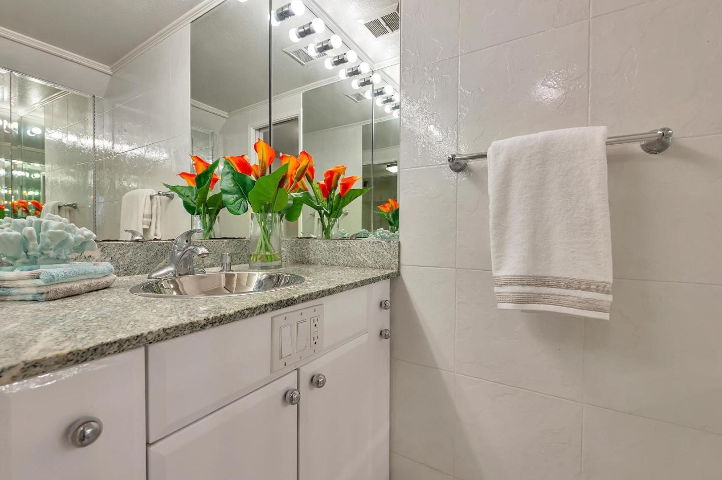 875 Erickson Ln, San Mateo CA  94404-2912 exterior