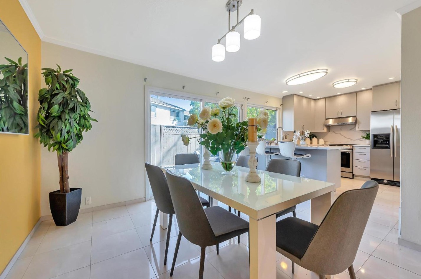 875 Erickson Ln, San Mateo CA  94404-2912 exterior