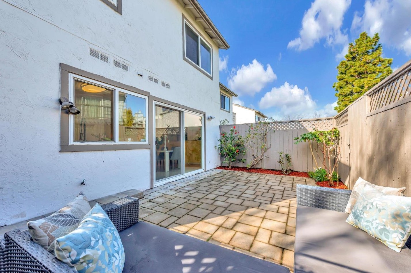 875 Erickson Ln, San Mateo CA  94404-2912 exterior