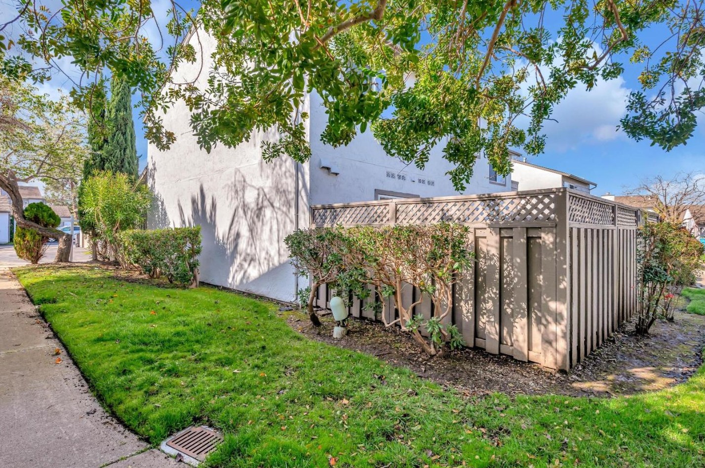 875 Erickson Ln, San Mateo, CA 94404-2912