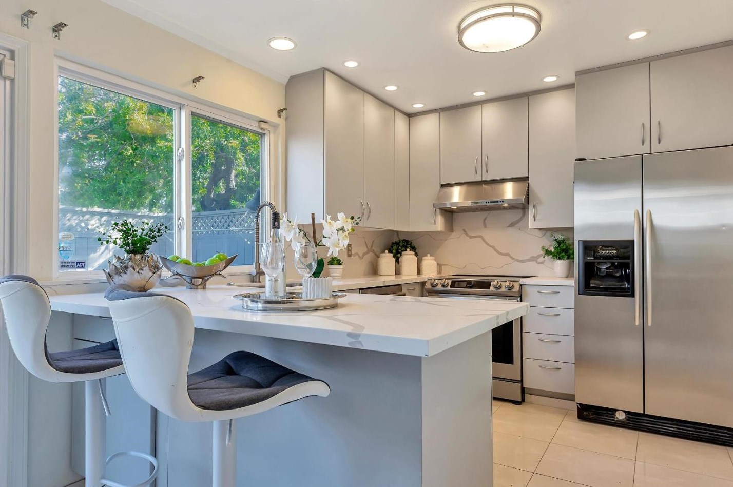 875 Erickson Ln, San Mateo CA  94404-2912 exterior