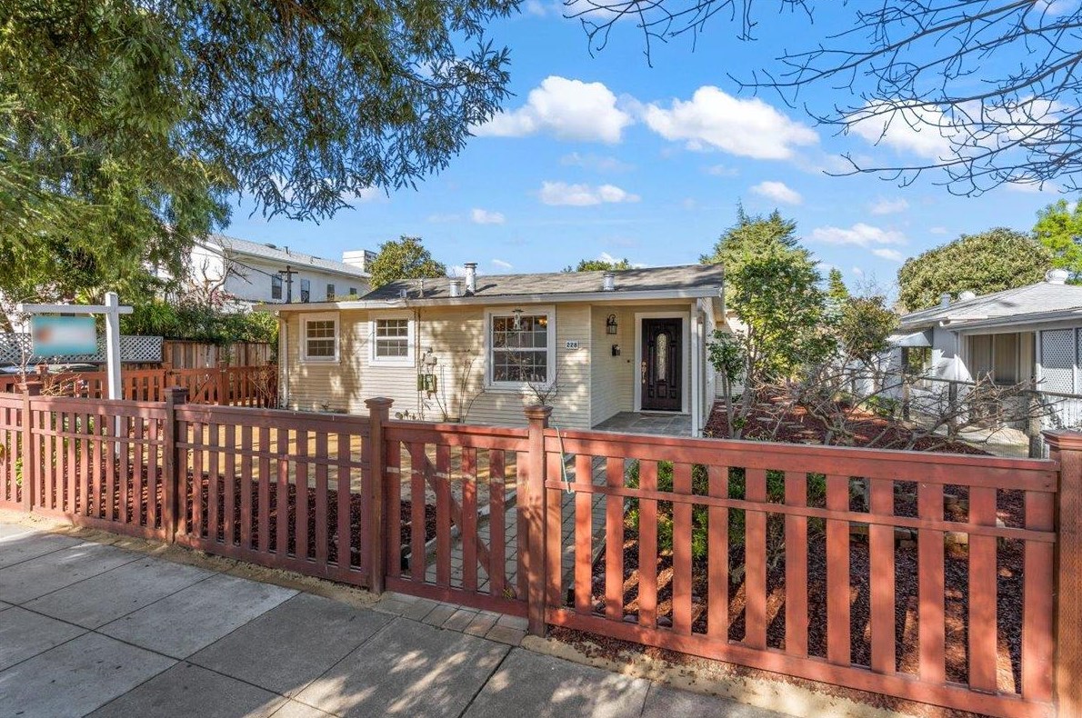 228 S Rengstorff Ave, Mountain View, CA 94040