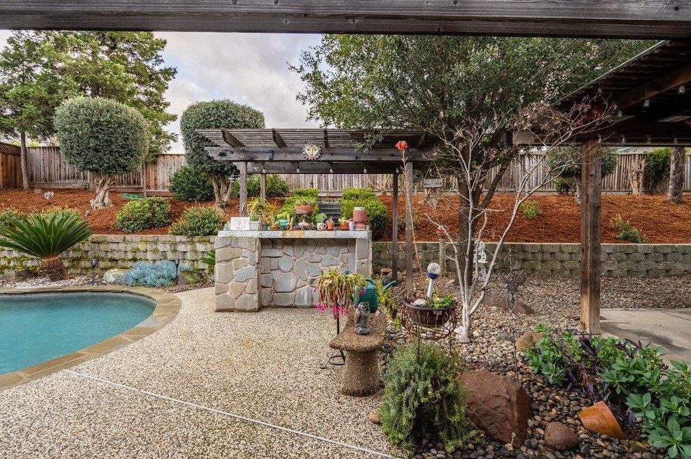 1235 Quail Ridge Way, Hollister CA  95023-9180 exterior