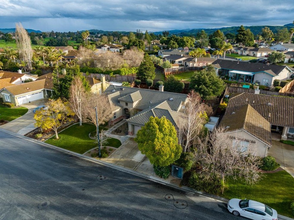 1235 Quail Ridge Way, Hollister CA  95023-9180 exterior