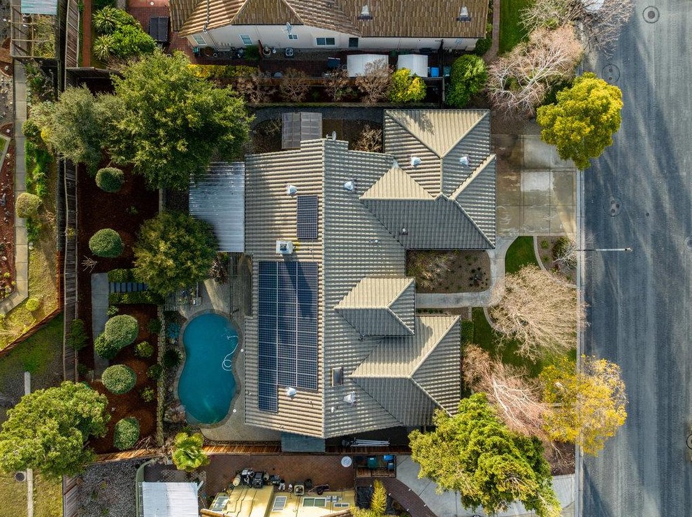 1235 Quail Ridge Way, Hollister CA  95023-9180 exterior