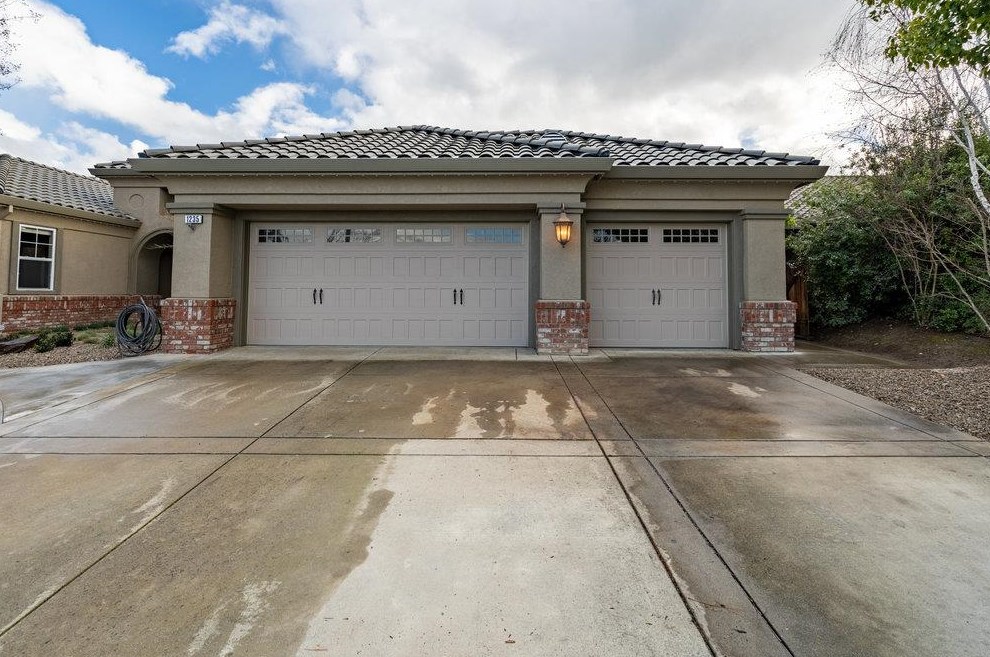 1235 Quail Ridge Way, Hollister CA  95023-9180 exterior