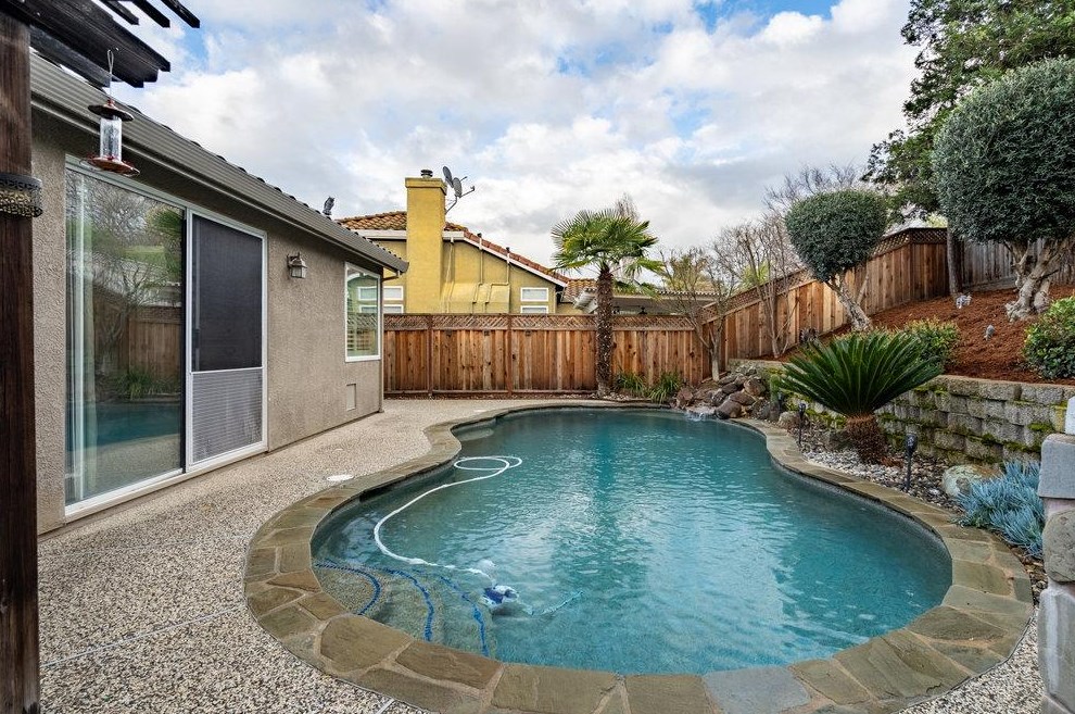 1235 Quail Ridge Way, Hollister CA  95023-9180 exterior