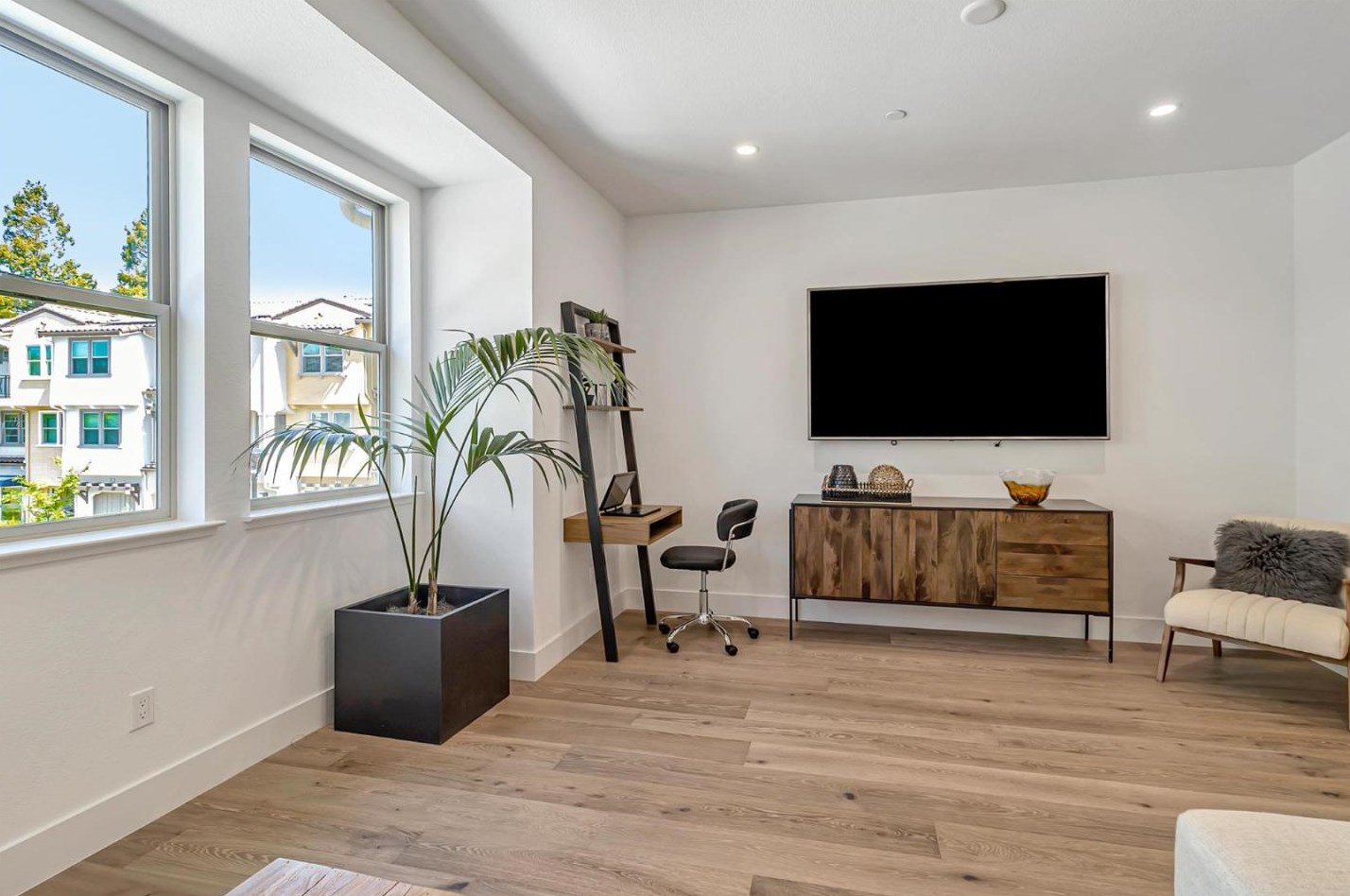 1204 San Ramon Ave, Mountain View, CA 94043