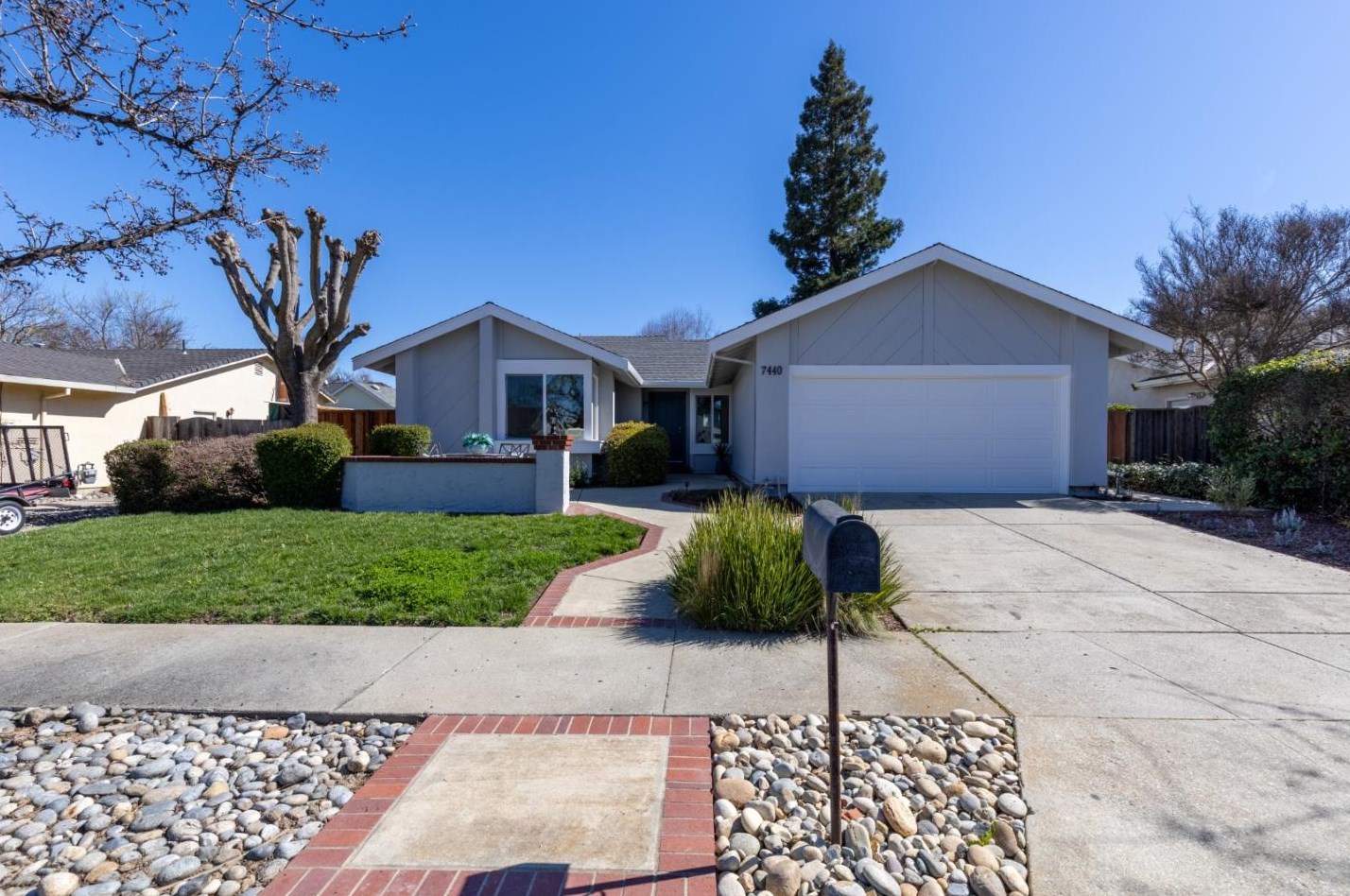 7440 Filice Dr, Gilroy, CA 95020-5504