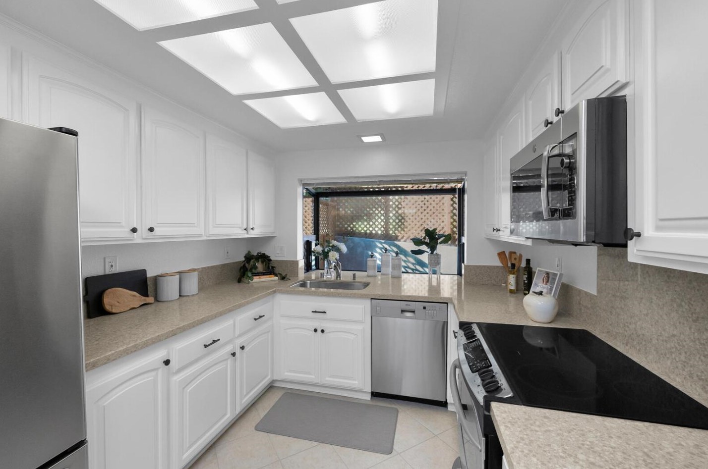 1850 Parkwood Dr, San Mateo CA  94403-3958 exterior