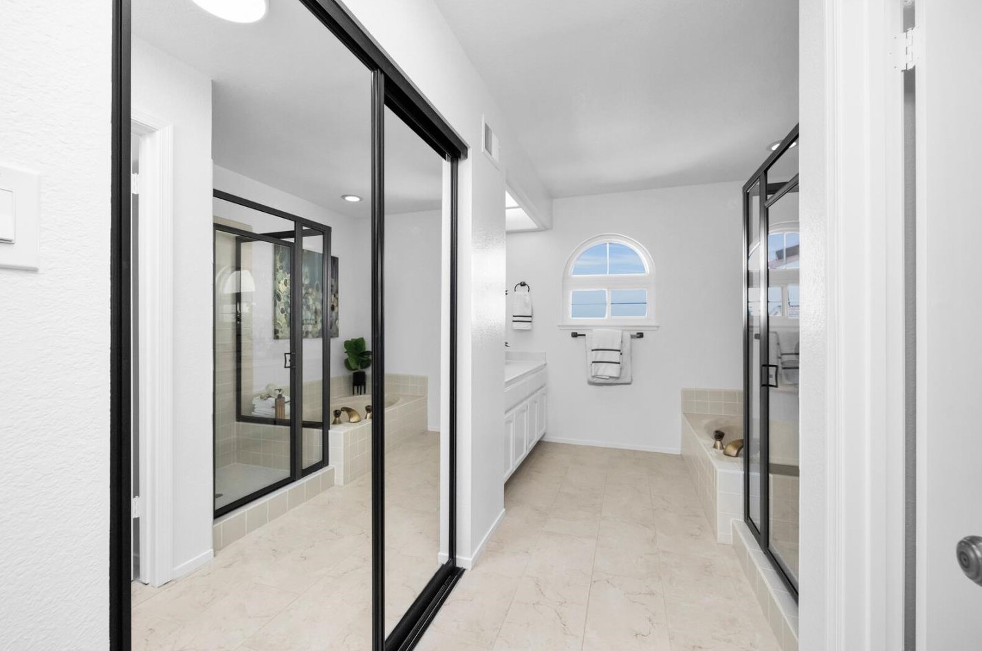 1850 Parkwood Dr, San Mateo CA  94403-3958 exterior