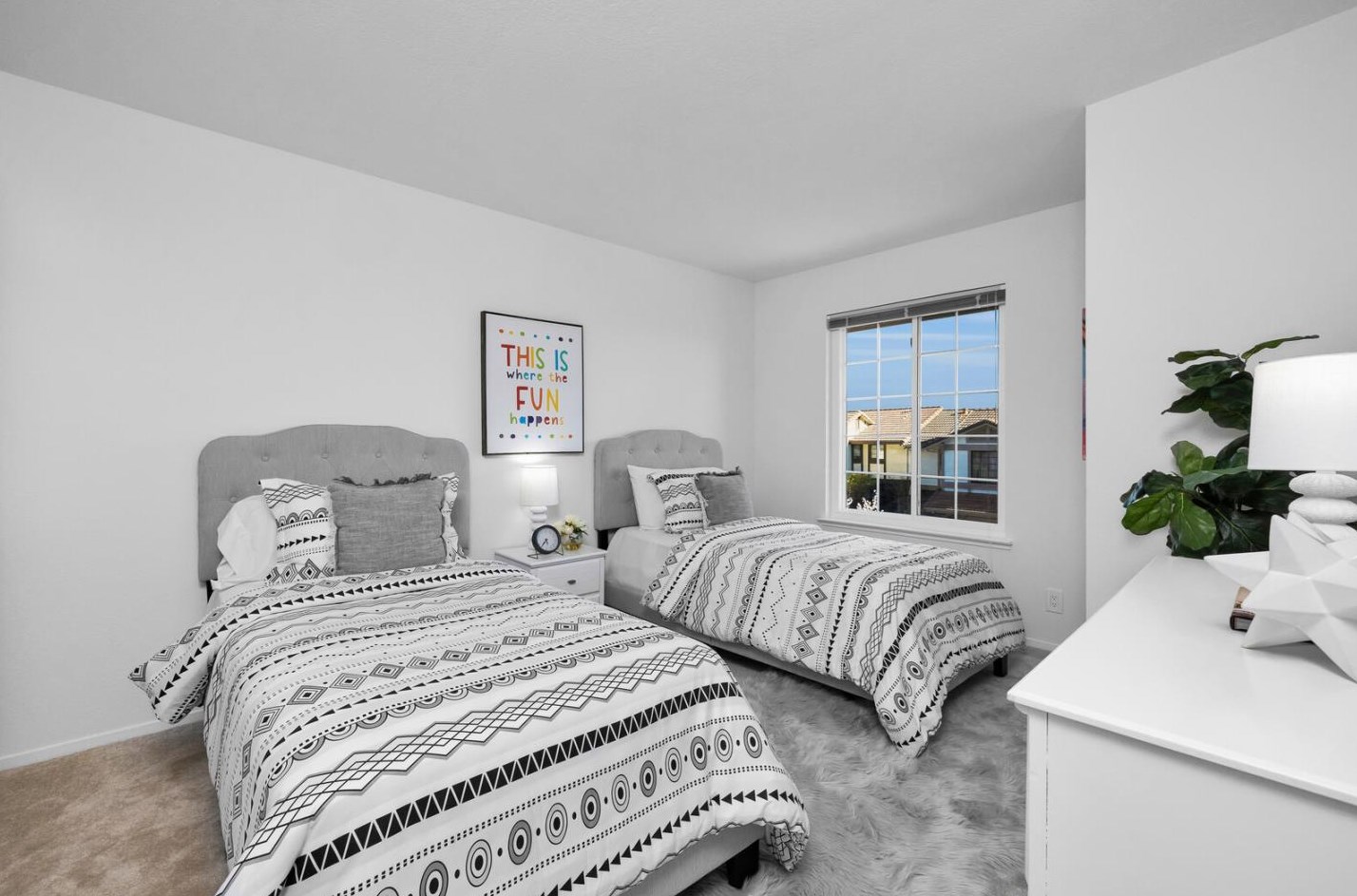 1850 Parkwood Dr, San Mateo CA  94403-3958 exterior