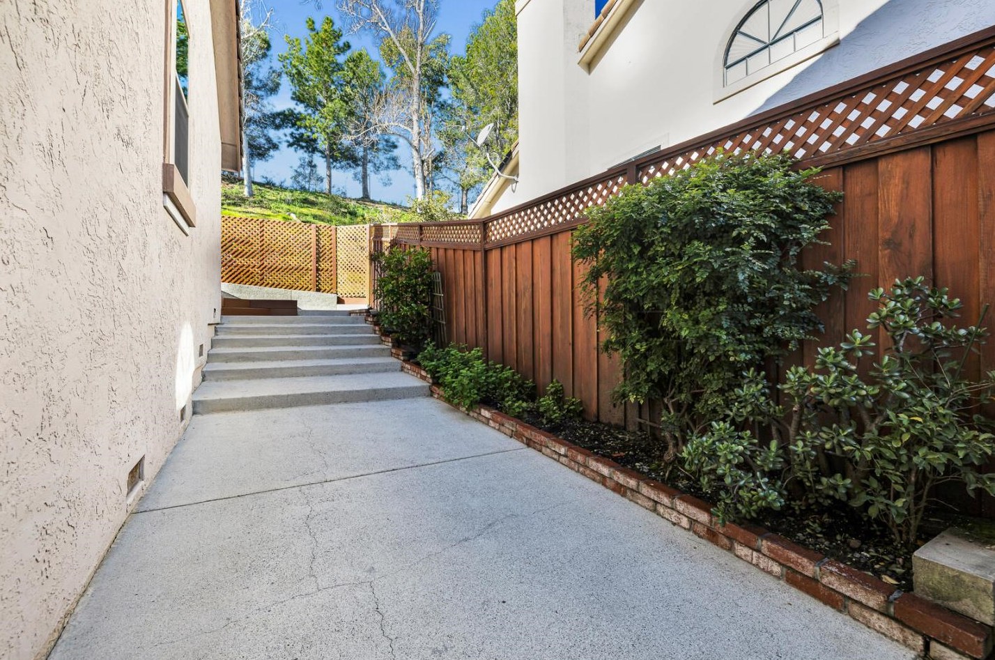 1850 Parkwood Dr, San Mateo CA  94403-3958 exterior