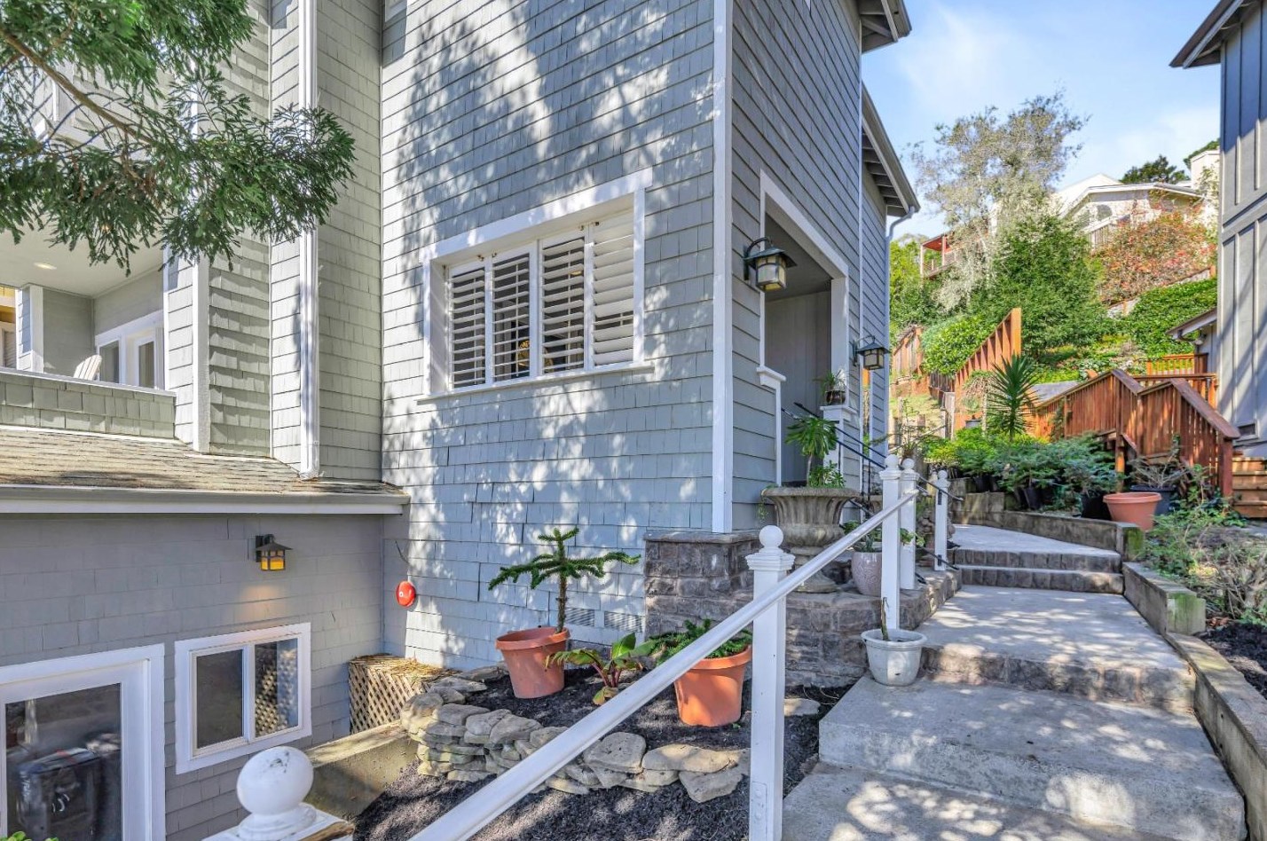 951 Columbus St, Princeton by the Sea, CA 94019