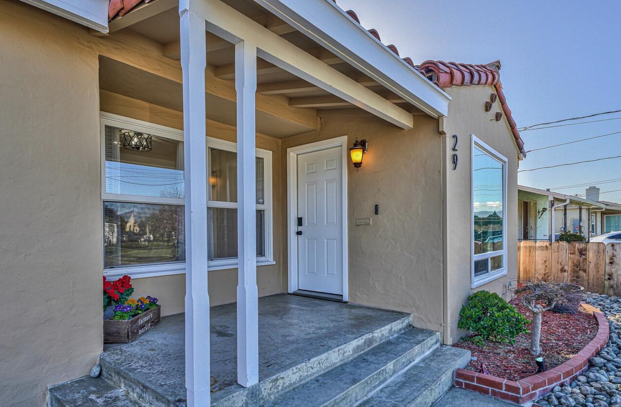 29 Nacional St, Salinas CA  93901-1322 exterior