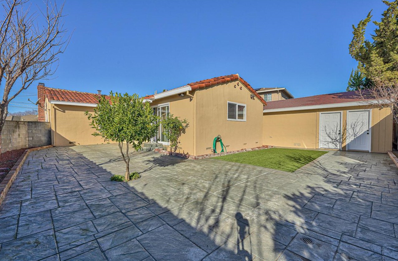 29 Nacional St, Salinas CA  93901-1322 exterior