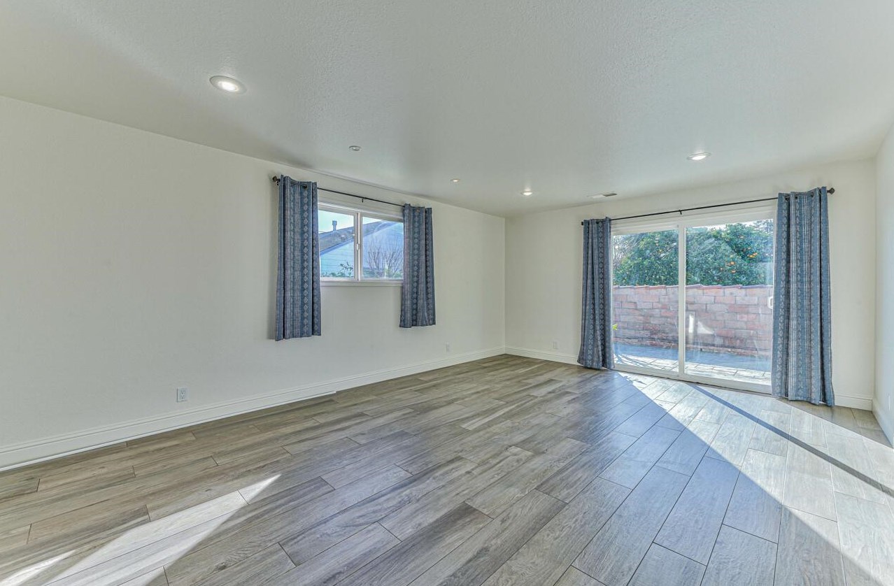 29 Nacional St, Salinas CA  93901-1322 exterior