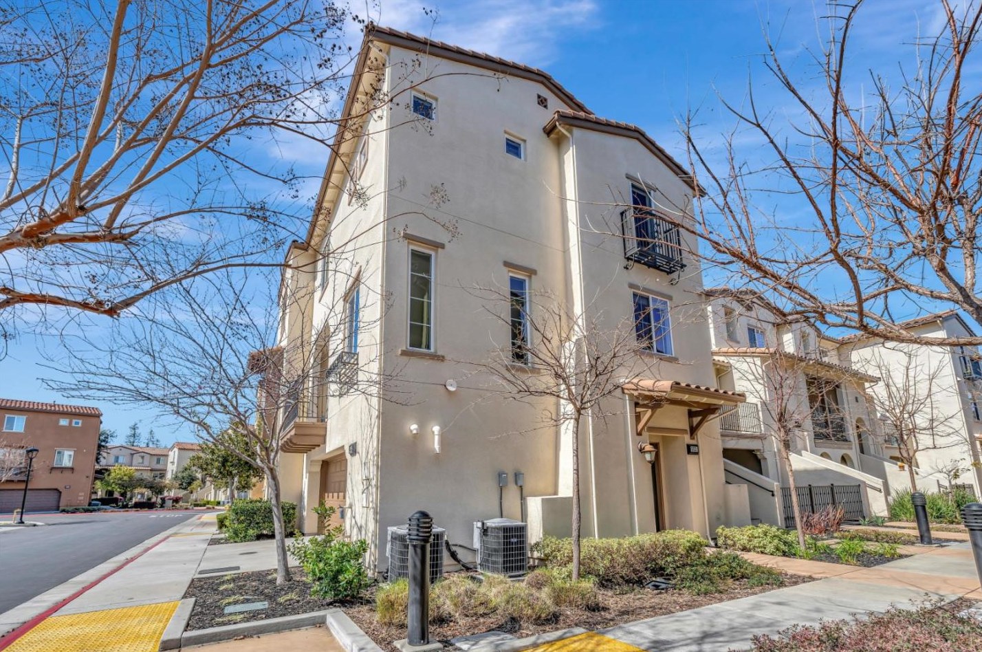 553 Holthouse Terrace, Sunnyvale, CA 94087