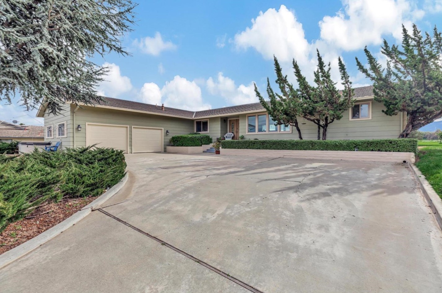 620 Donald Dr, Hollister, CA 95023