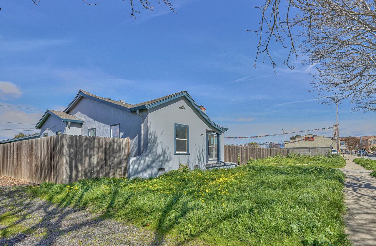 26 Alameda Ave, Salinas, CA 93901-4115