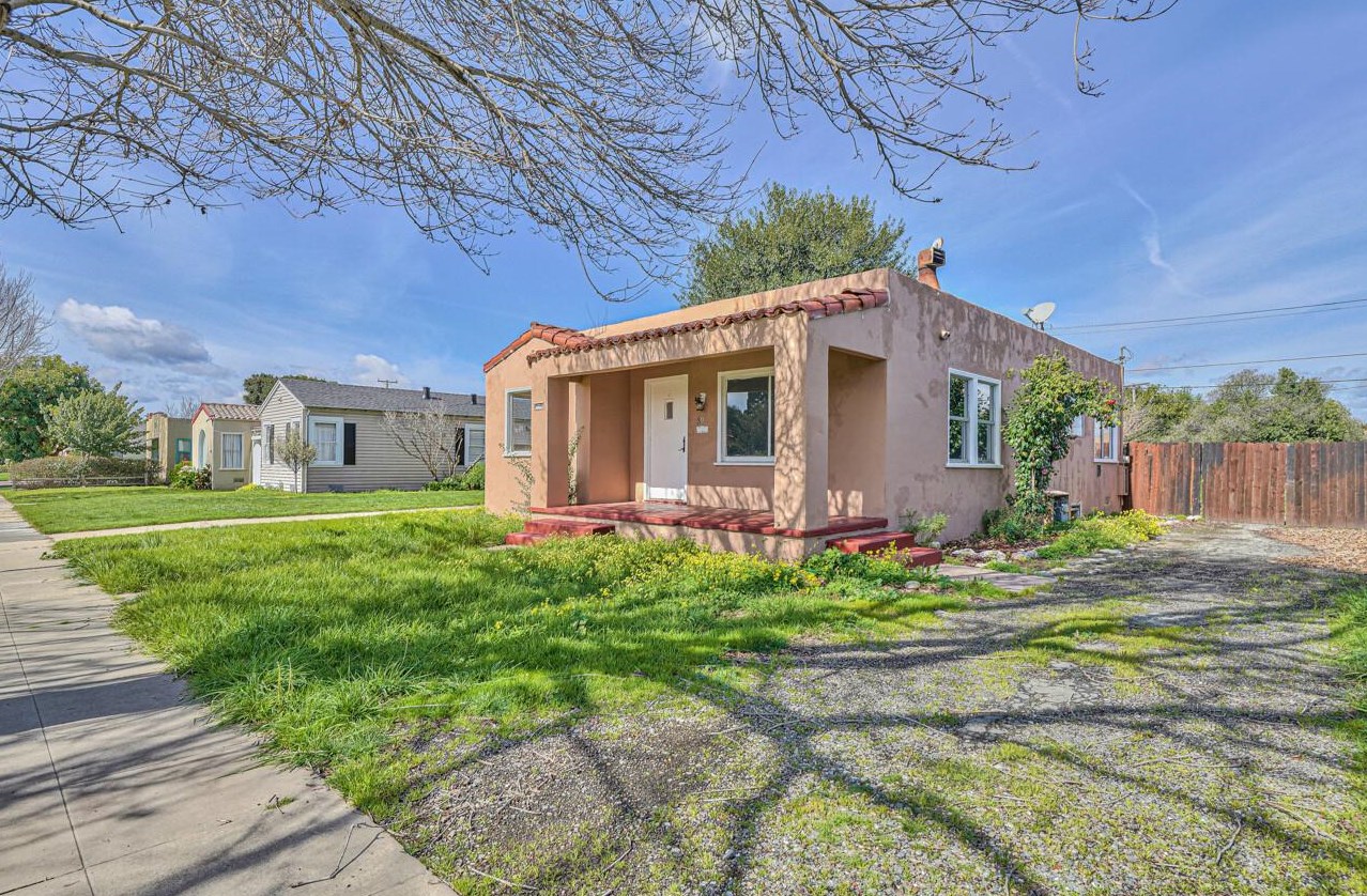 30 Alameda Ave, Salinas, CA 93901-4115