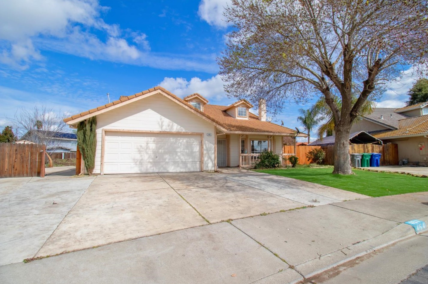 454 Oakwood Dr, Los Banos, CA 93635