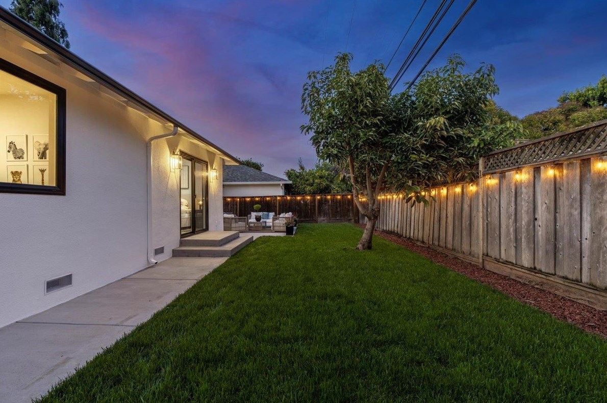 760 Peach Ave, Sunnyvale CA  94087-1147 exterior