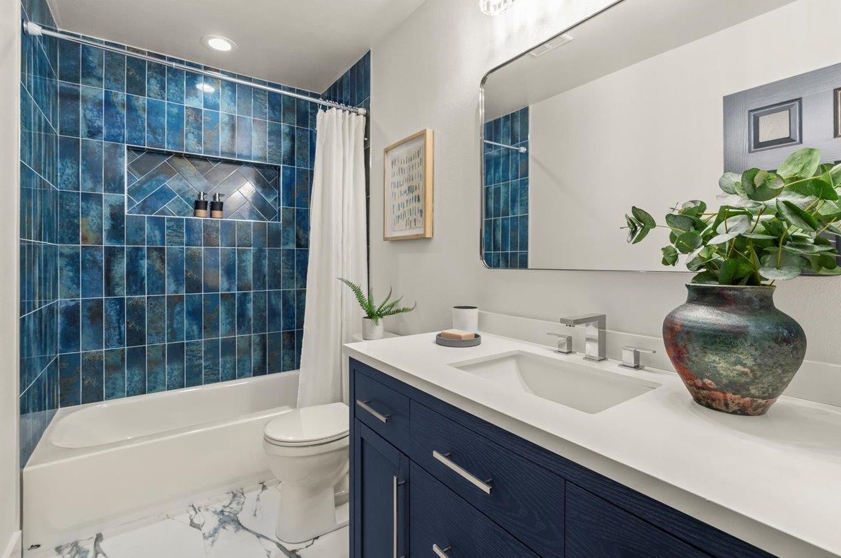 760 Peach Ave, Sunnyvale CA  94087-1147 exterior