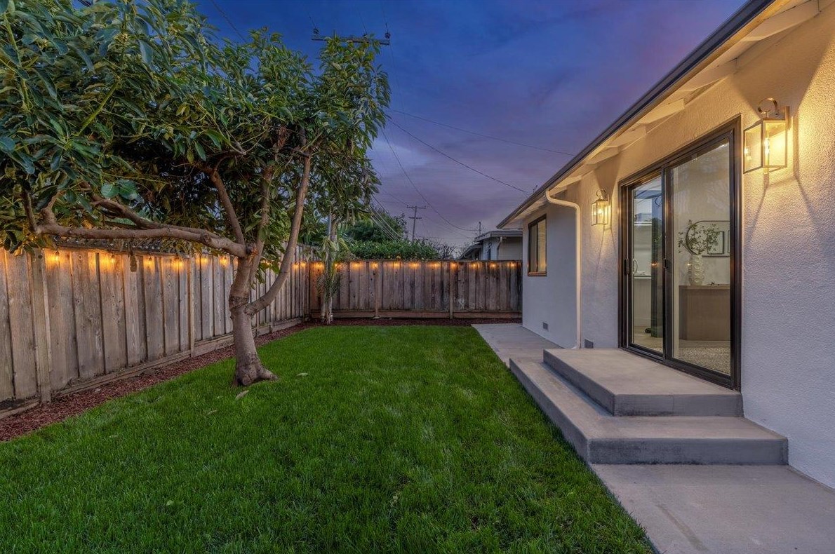 760 Peach Ave, Sunnyvale CA  94087-1147 exterior