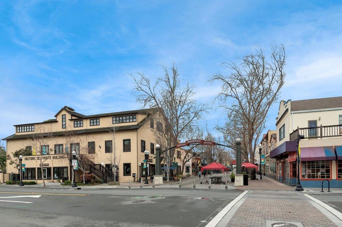 760 Peach Ave, Sunnyvale CA  94087-1147 exterior