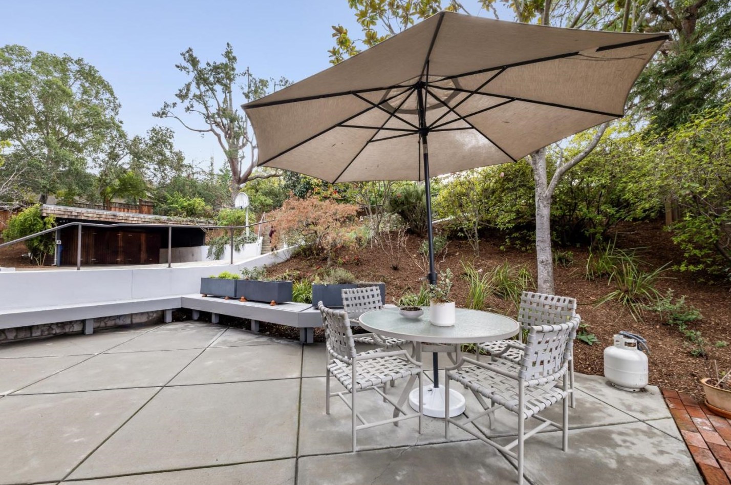 840 Lathrop Dr, Palo Alto CA  94305-1053 exterior