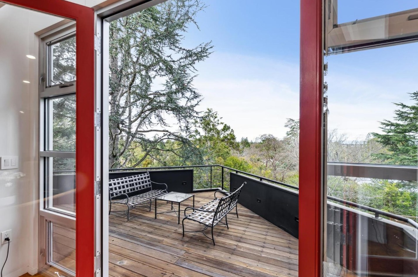 840 Lathrop Dr, Palo Alto CA  94305-1053 exterior