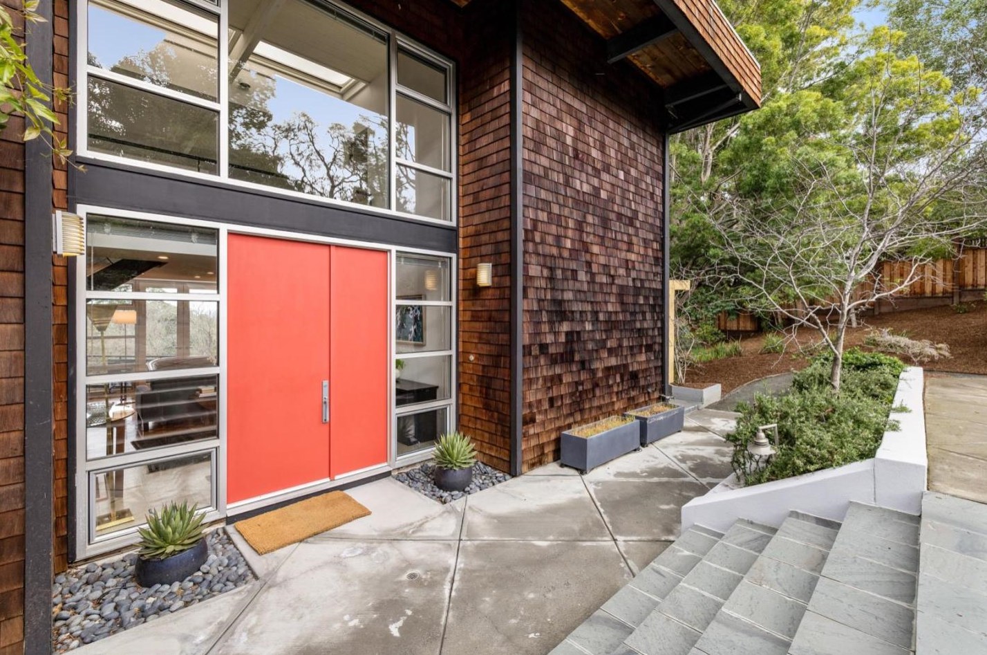 840 Lathrop Dr, Palo Alto, CA 94305-1053