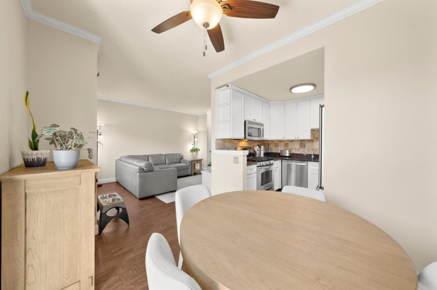 118 Blossom Cir, San Mateo CA  94403-4604 exterior