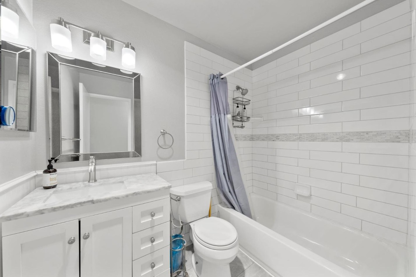 118 Blossom Cir, San Mateo CA  94403-4604 exterior