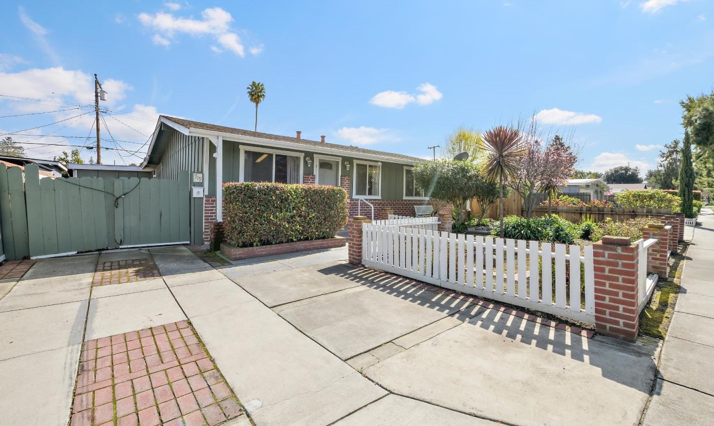 719 Leong Dr, Mountain View, CA 94043-2138