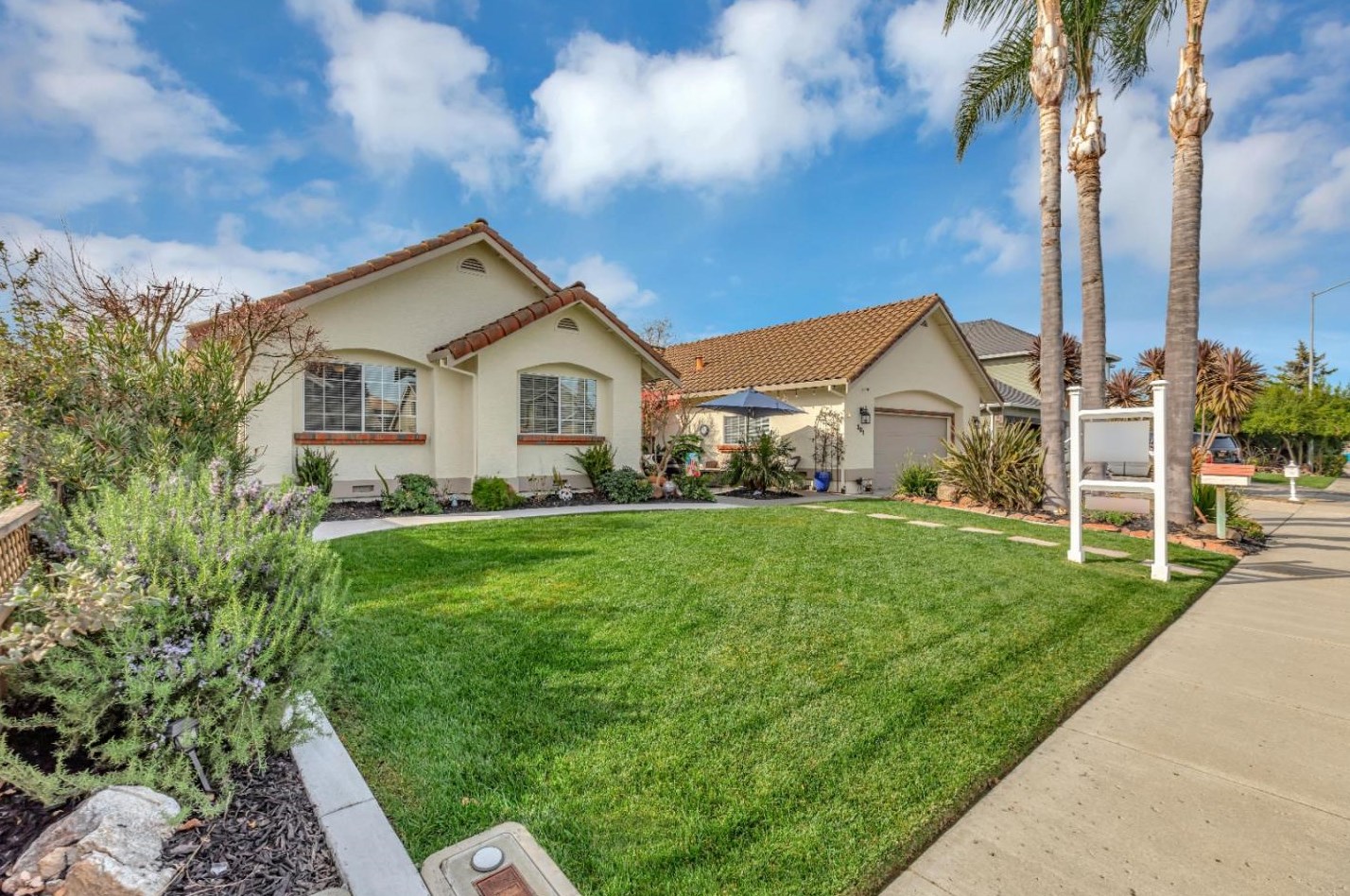 381 Tina Dr, Hollister, CA 95023
